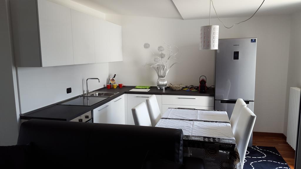 Ferienwohnung New Luxury Attic Santa Giulia Expo Mailand Zimmer foto